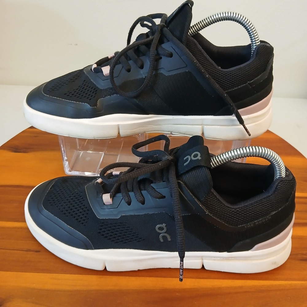 On Cloud The Roger Spin Womens 8.5 Black White Tennis Shoes Sneakers